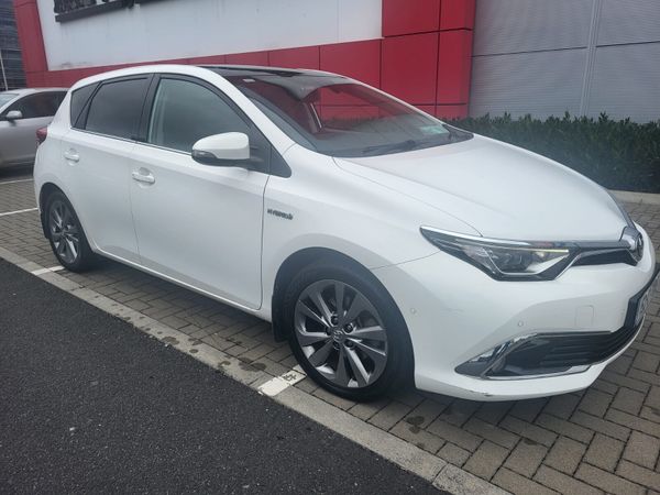 Toyota Auris Hatchback, Petrol Hybrid, 2015, White