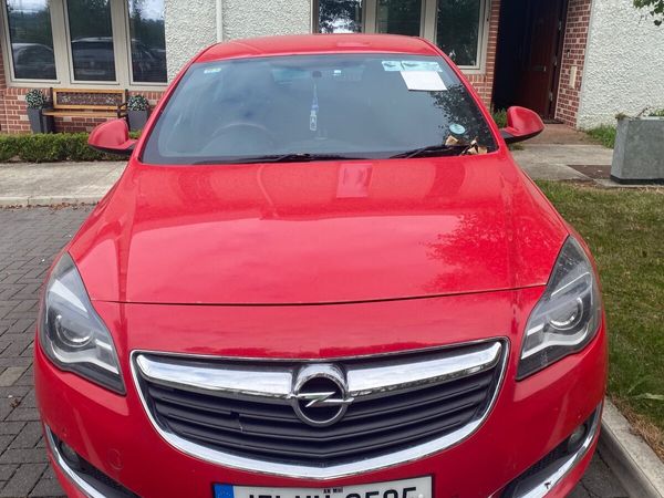 Opel Insignia Hatchback, Diesel, 2015, Red