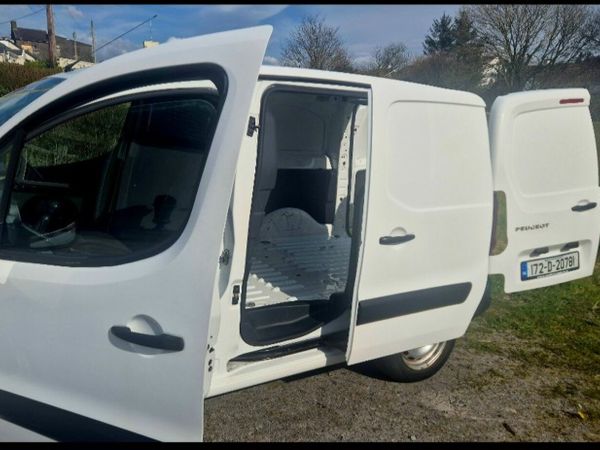 Peugeot Partner MPV, Diesel, 2017, White