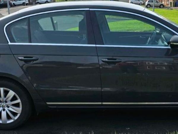 Volkswagen Passat Saloon, Diesel, 2011, Grey