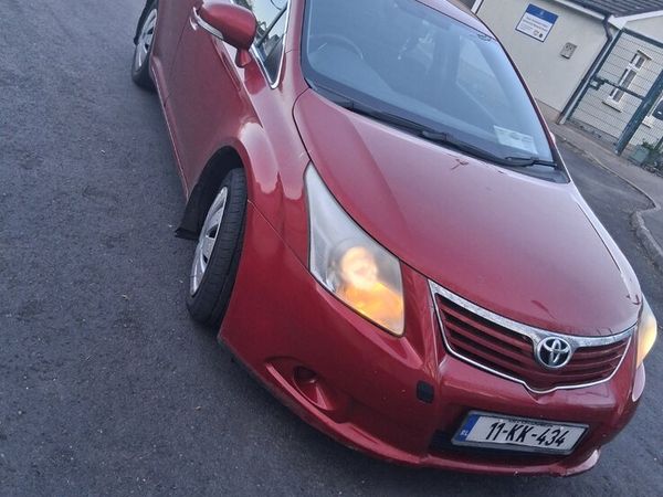Toyota Avensis Saloon, Diesel, 2011, Red