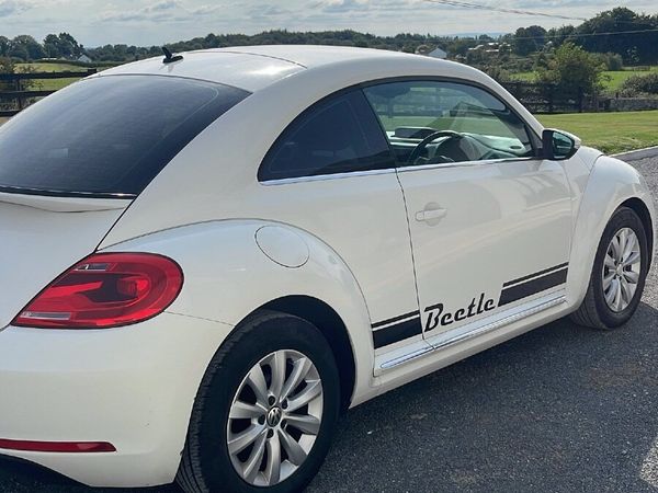 Volkswagen Beetle Hatchback, Diesel, 2013, White
