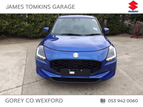 Suzuki Swift Hatchback, Petrol Hybrid, 2025, White