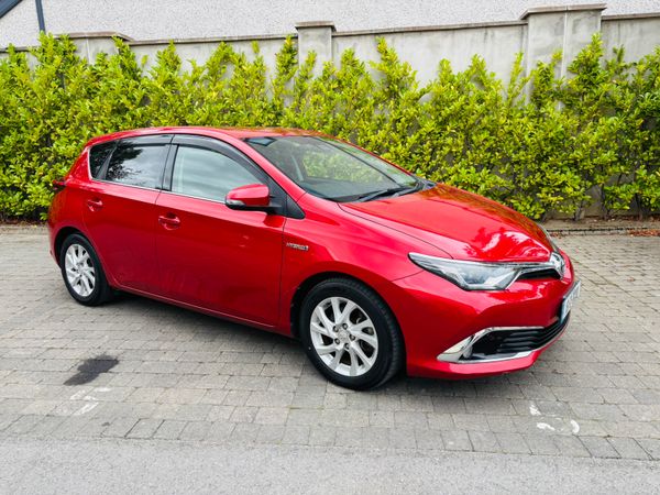 Toyota Auris Hatchback, Hybrid, 2016, Red