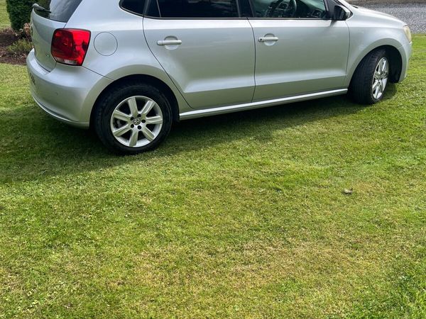 Volkswagen Polo Hatchback, Petrol, 2012, Silver