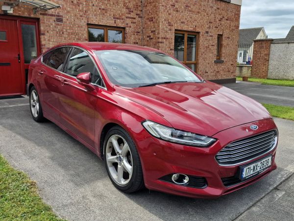 Ford Mondeo Hatchback, Diesel, 2017, Red