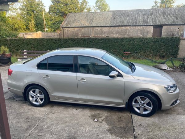 Volkswagen Jetta Saloon, Diesel, 2014, Silver