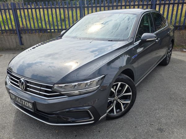 Volkswagen Passat Saloon, Petrol Hybrid, 2021, Grey
