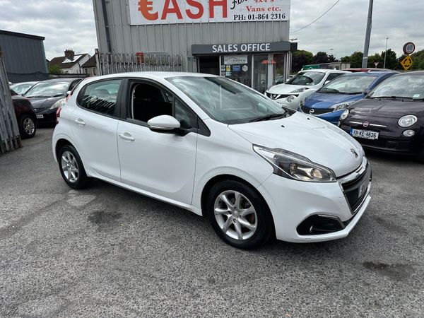 Peugeot 208 Hatchback, Petrol, 2016, White