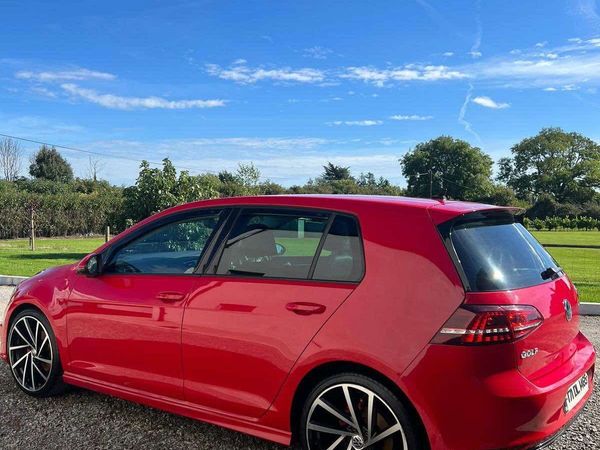 Volkswagen Golf Estate, Diesel, 2017, Red