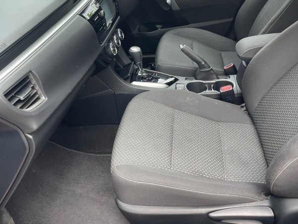 Toyota Corolla Saloon, Petrol, 2016, Silver
