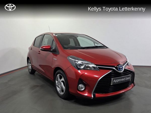 Toyota Yaris Hatchback, Petrol Hybrid, 2016, Red