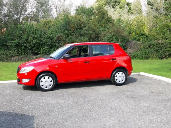 Skoda Fabia Hatchback, Petrol, 2014, Red