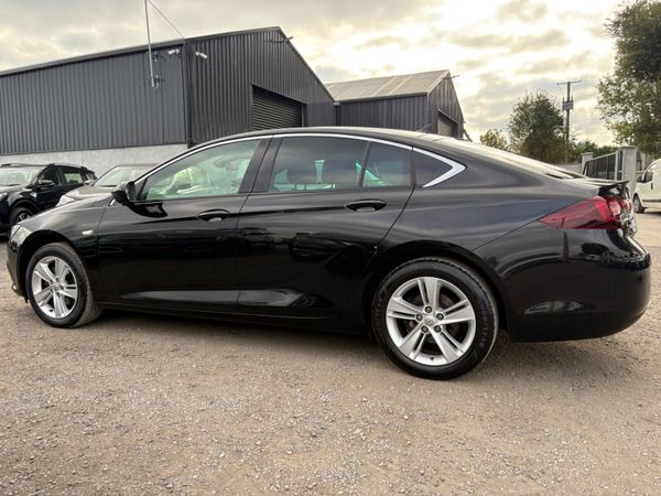 Opel Insignia Hatchback, Diesel, 2020, Black