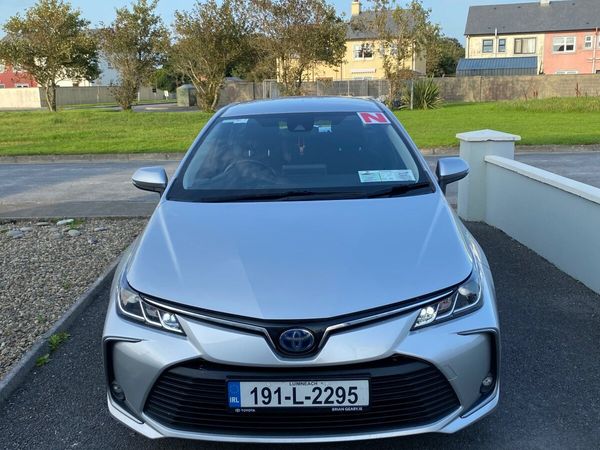 Toyota Corolla Saloon, Petrol Hybrid, 2019, Grey