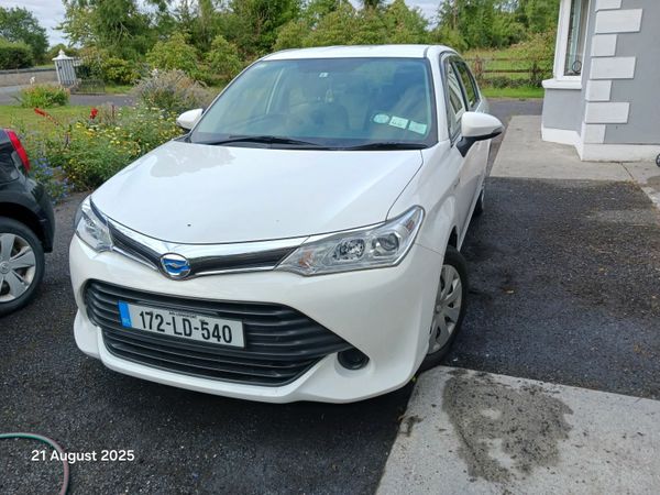 Toyota Corolla Saloon, Petrol Hybrid, 2017, White