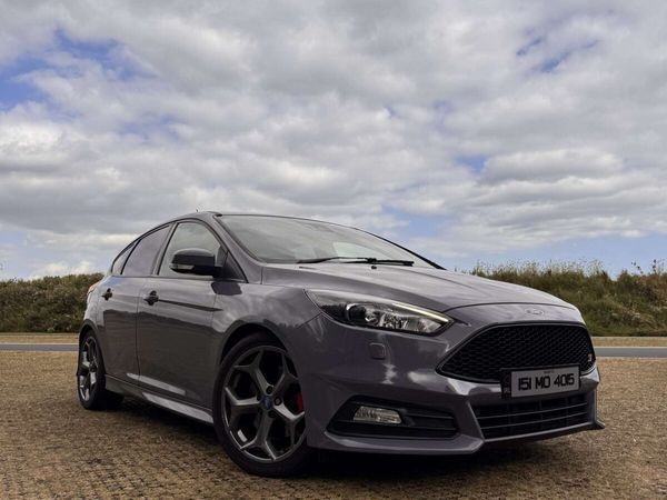 Ford Focus Hatchback, Diesel, 2015, Grey