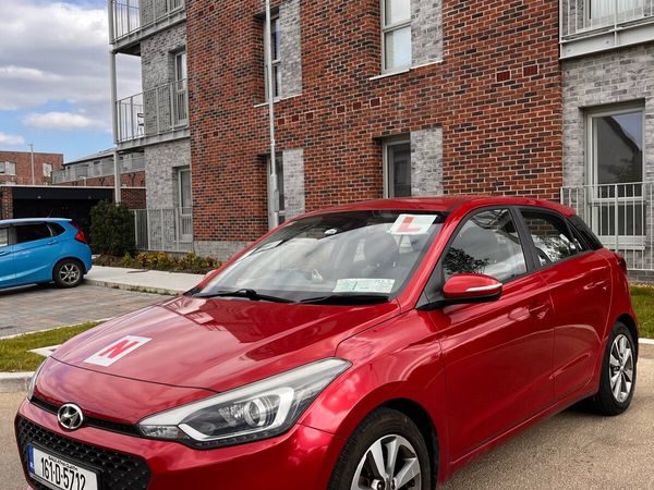 Hyundai i20 Hatchback, Petrol, 2016, Red