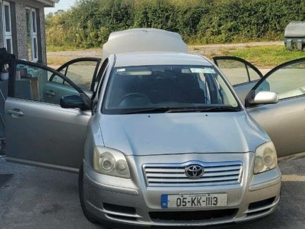 Toyota Avensis Saloon, Petrol, 2005, Silver