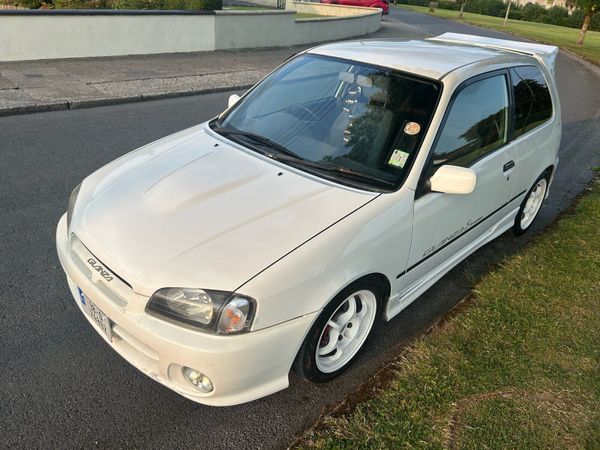 Toyota Starlet Hatchback, Petrol, 1998, White