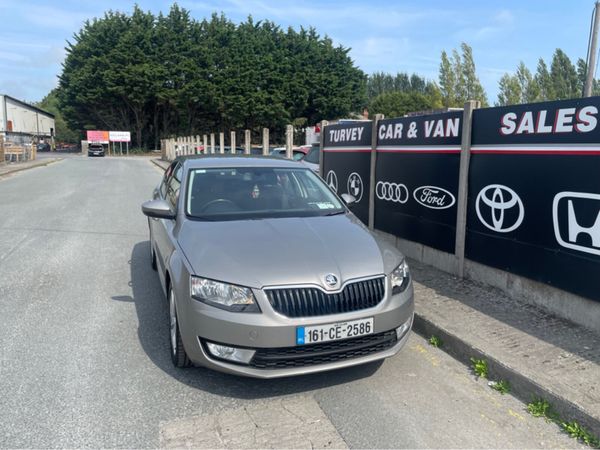 Skoda Octavia Hatchback, Diesel, 2016, Beige