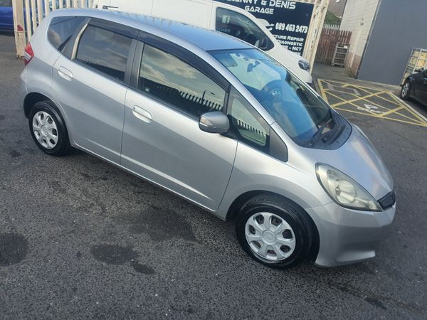 Honda Fit Hatchback, Petrol, 2011, Silver