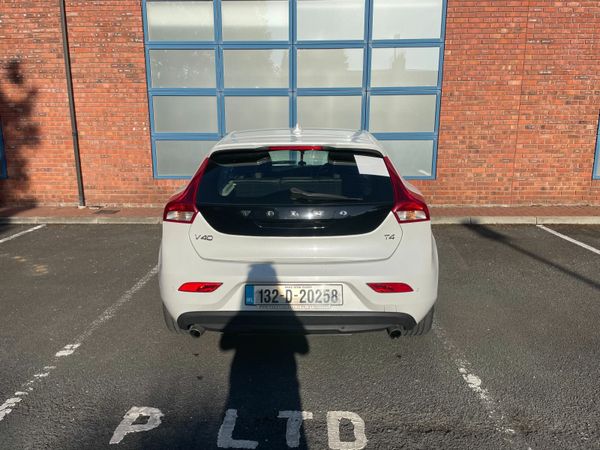 Volvo V40 Hatchback, Petrol, 2013, White