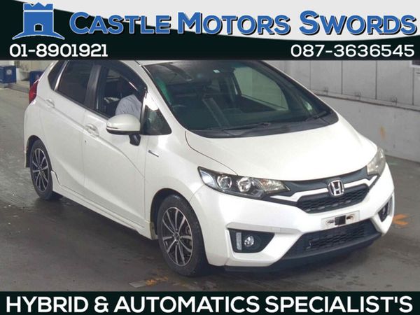 Honda Fit Hatchback, Petrol Hybrid, 2016, White