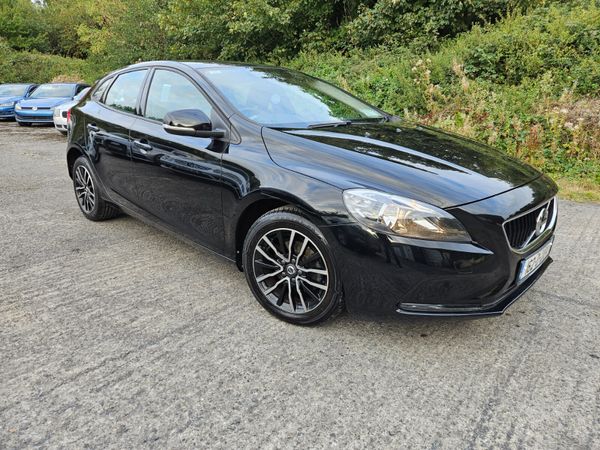 Volvo V40 Hatchback, Diesel, 2016, Black
