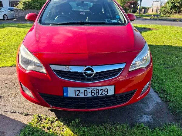 Opel Astra MPV, Petrol, 2012, Red
