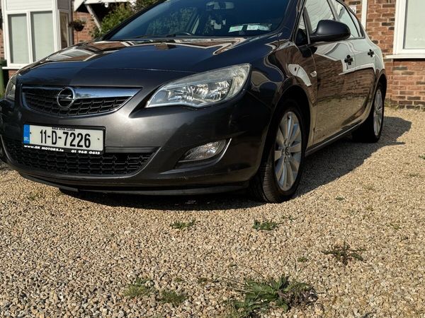 Opel Astra Hatchback, Petrol, 2011, Grey