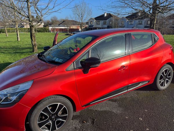 Renault Clio Hatchback, Petrol, 2014, Red