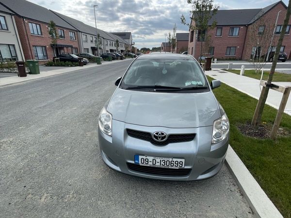 Toyota Auris Hatchback, Petrol, 2009, Silver