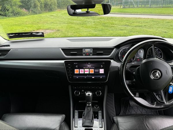 Skoda Superb Hatchback, Diesel, 2018, White