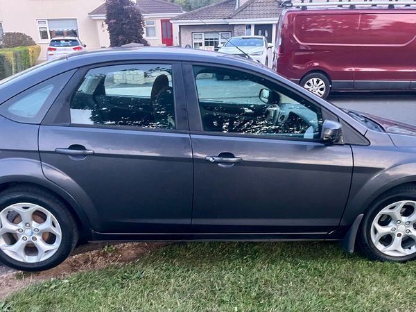 Ford Focus Saloon, Diesel, 2010, Grey