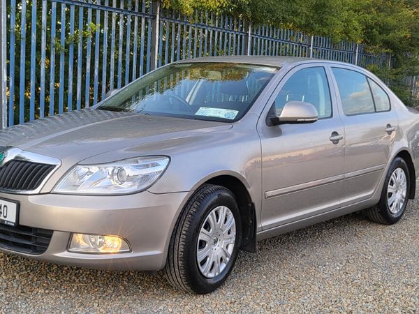 Skoda Octavia Saloon, Petrol, 2012, Beige