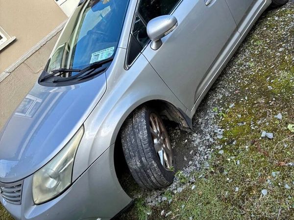 Toyota Avensis Estate, Diesel, 2009, Silver