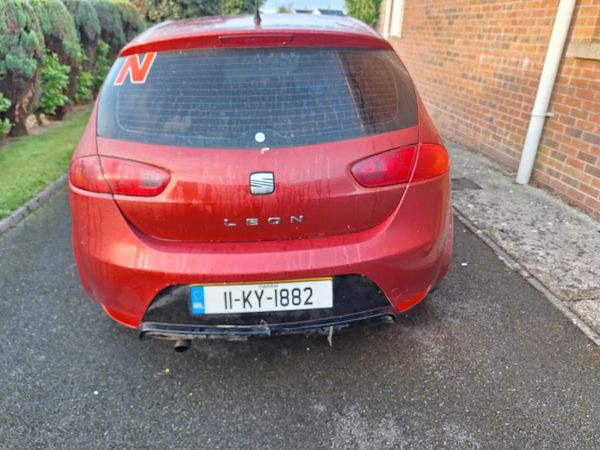 SEAT Leon Hatchback, Petrol, 2011, Red
