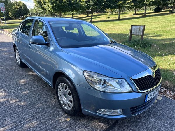 Skoda Octavia Saloon, Petrol, 2012, Grey