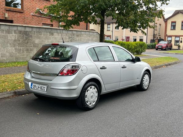 Vauxhall Astra Hatchback, Diesel, 2009, Silver