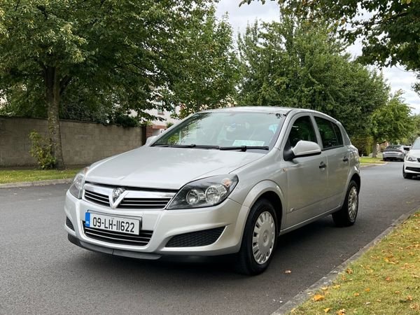 Vauxhall Astra Hatchback, Diesel, 2009, Silver