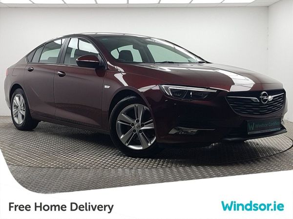Opel Insignia Hatchback, Petrol, 2019, Red