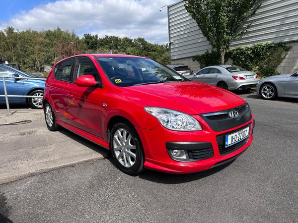 Hyundai i30 Hatchback, Petrol, 2011, Red