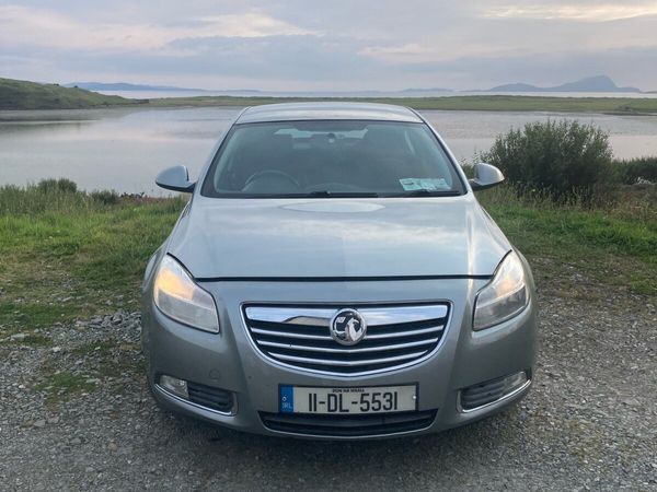 Vauxhall Insignia Hatchback, Diesel, 2011, Silver