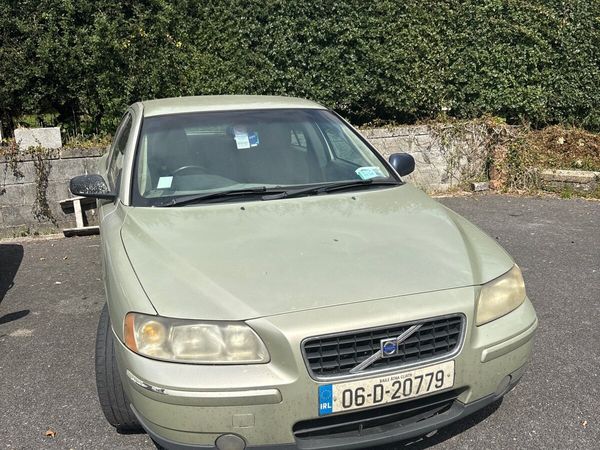 Volvo S60 Saloon, Petrol, 2006, Gold