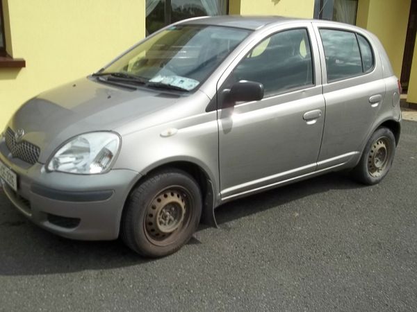 Toyota Yaris Hatchback, Petrol, 2005, Grey