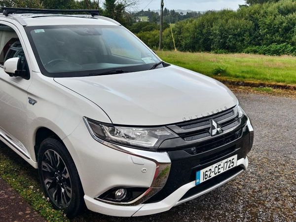 Mitsubishi Outlander SUV, Petrol Plug-in Hybrid, 2016, White