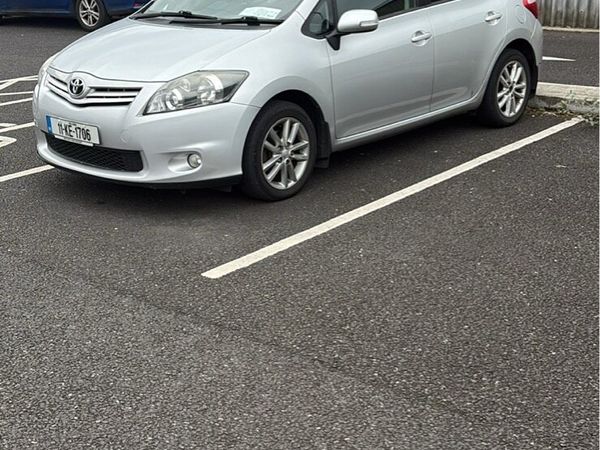 Toyota Auris Hatchback, Petrol, 2011, Silver