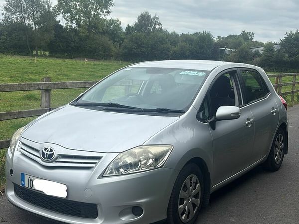 Toyota Auris Hatchback, Diesel, 2010, Silver