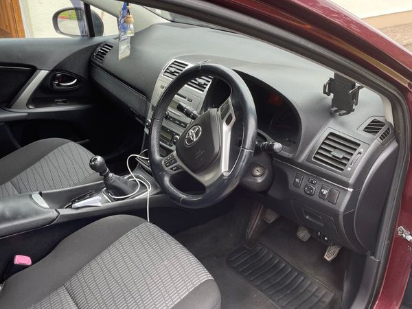 Toyota Avensis Saloon, Diesel, 2014, Red